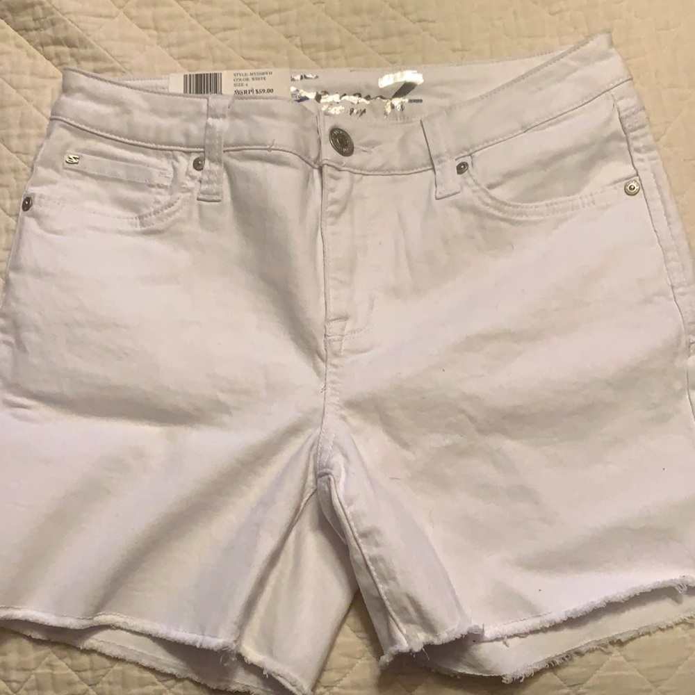 Seven White Fray Hem 5 in Shorts 6 New